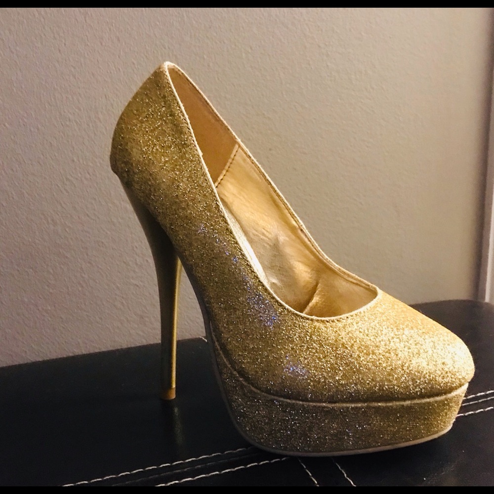 Ollie Gold Pumps Heels Size 6